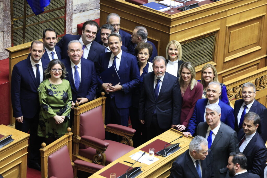 Αναθεώρηση του Συντάγματος: Τι ορίζει ο νόμος για το Δημόσιο, τι θέλει να αλλάξει η κυβέρνηση