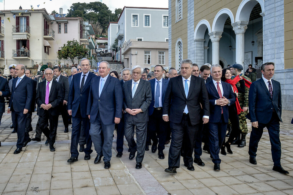 Δύο πρώην πρωθυπουργοί, μία κοινή ατζέντα – Τι ετοιμάζουν Σαμαράς και Καραμανλής