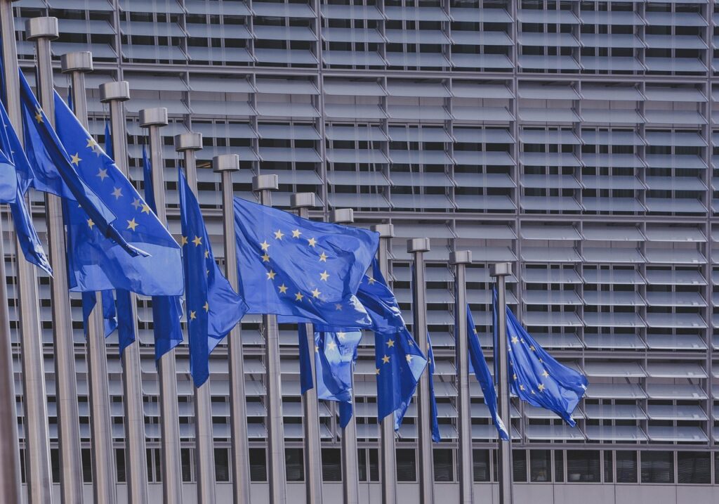 Ρήγμα στον Ατλαντικό: Πώς η Ευρώπη κόβει τον «ομφάλιο λώρο» με τις ΗΠΑ