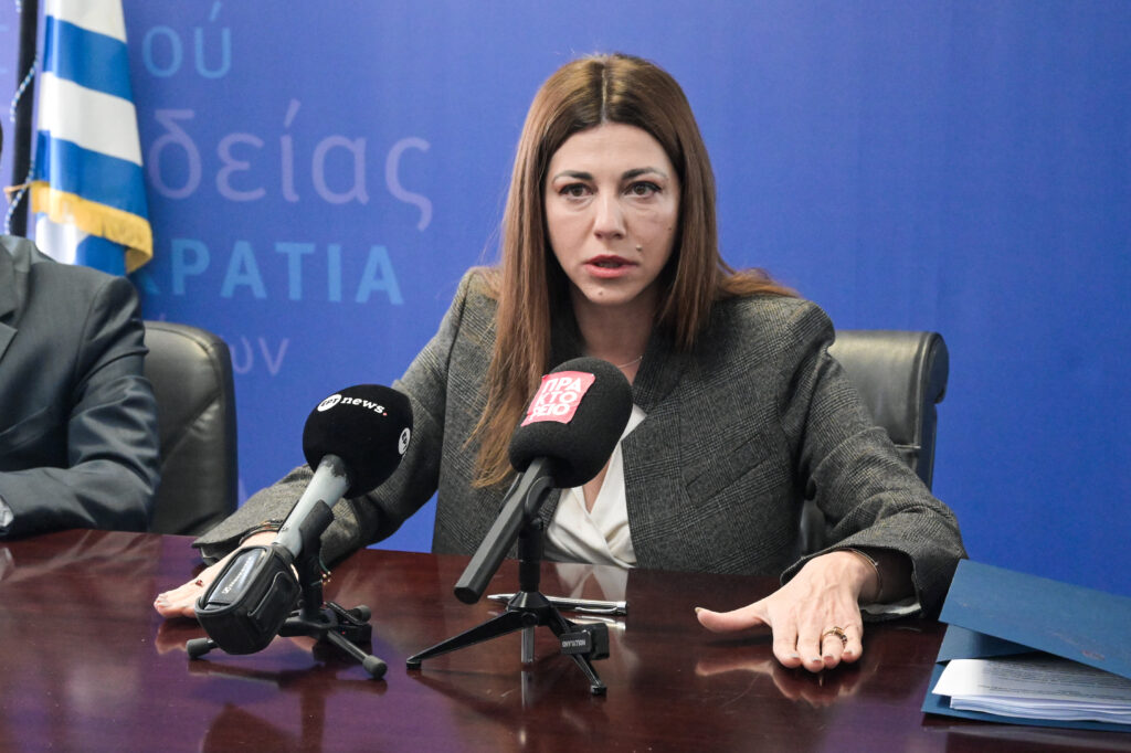 Άμεση ανάλυση: Τα ψιλά γράμματα στο σχέδιο για το εθνικό απολυτήριο