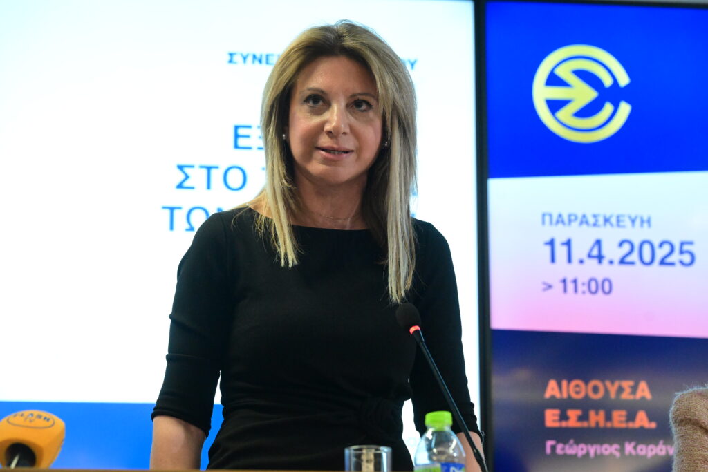 Οριστικά στο ακροδεξιό διαμέρισμα της γαλάζιας πολυκατοικίας η Καρυστιανού