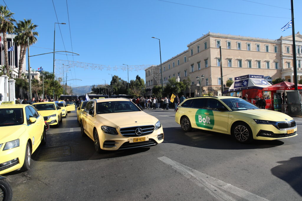 Ψηφιακή επανάσταση στα Ταξί: Τι προβλέπει το νομοσχέδιο του Υπουργείου Υποδομών και Μεταφορών