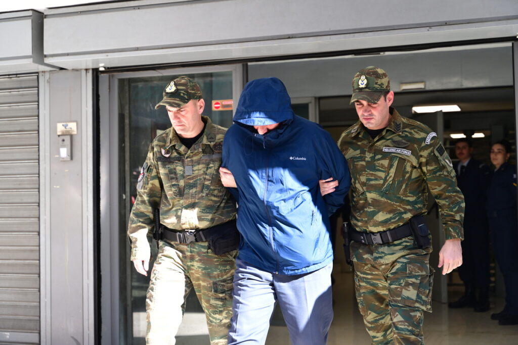 Υπόθεση κατασκοπείας: Τα ταξίδια στην Κίνα, ο πράκτορας στρατολογητής και το κρίσιμο συνέδριο του ΝΑΤΟ