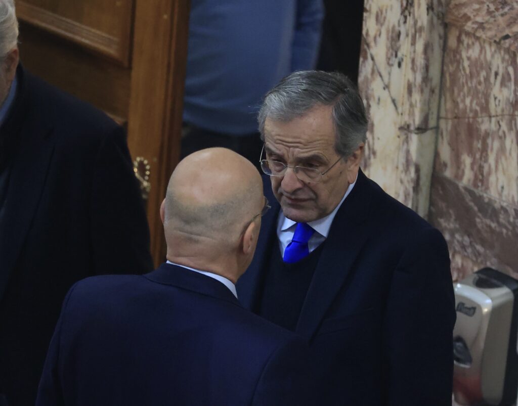Ο Σαμαράς, ο Δένδιας, η Καρυστιανού και οι νέες συμμαχίες στη δεξιά πολυκατοικία