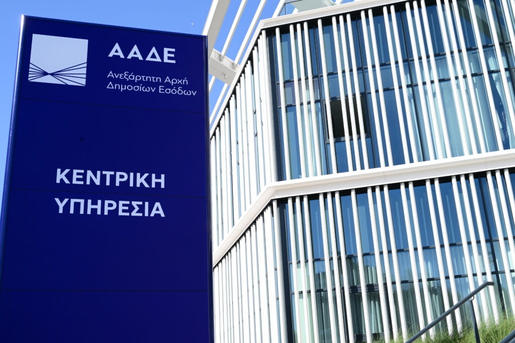 Νέο πλαίσιο για ρυθμίσεις οφειλών: Σταγόνα στον ωκεανό των οφειλών οι 48 δόσεις