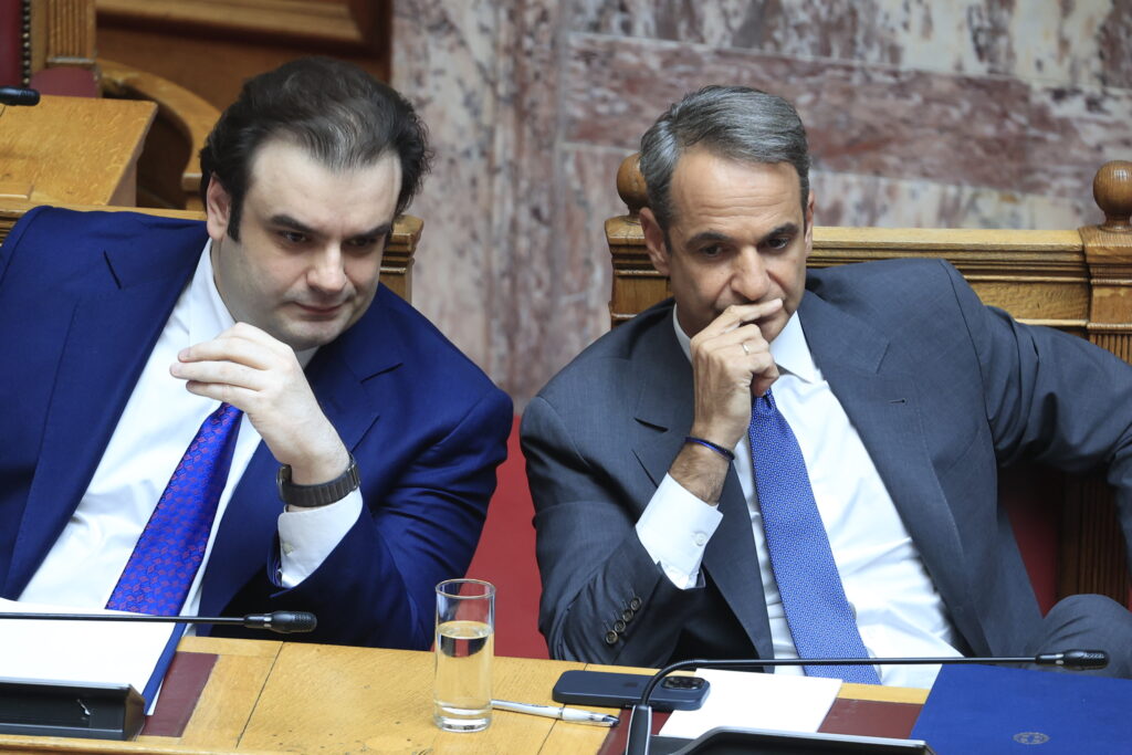 Ξεκίνημα με τους συνταξιούχους: Οι παροχές της κυβέρνησης με το βλέμμα στις εκλογές