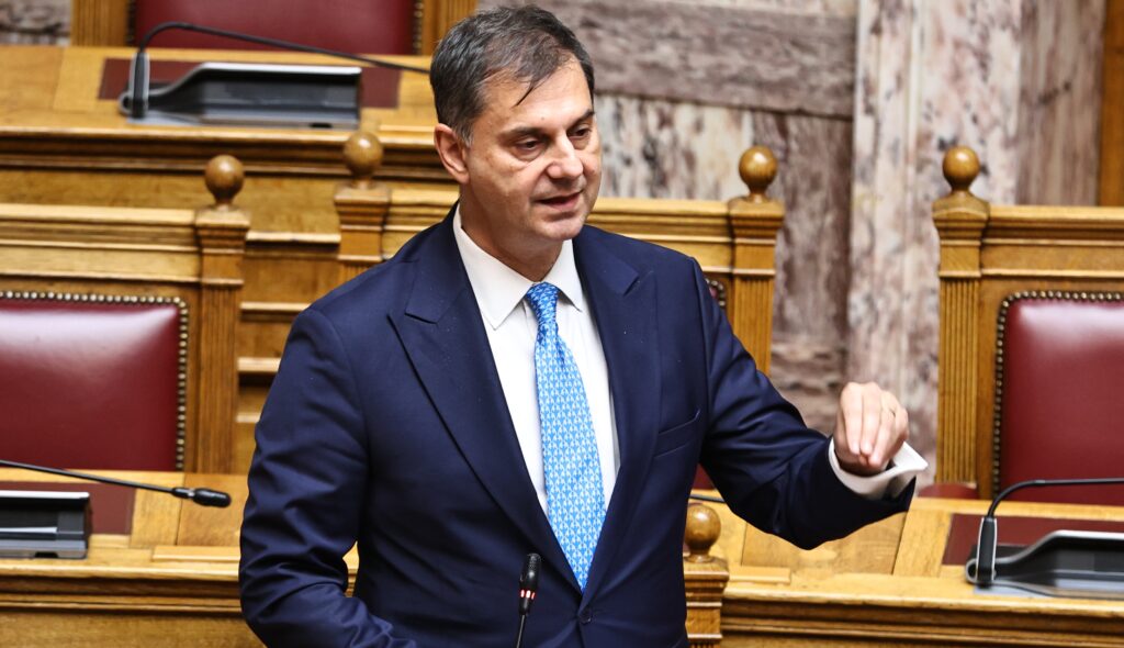 Αδιανόητες καταγγελίες Θεοχάρη για το σχέδιο της κυβέρνησης Τσίπρα για επιστροφή στη δραχμή
