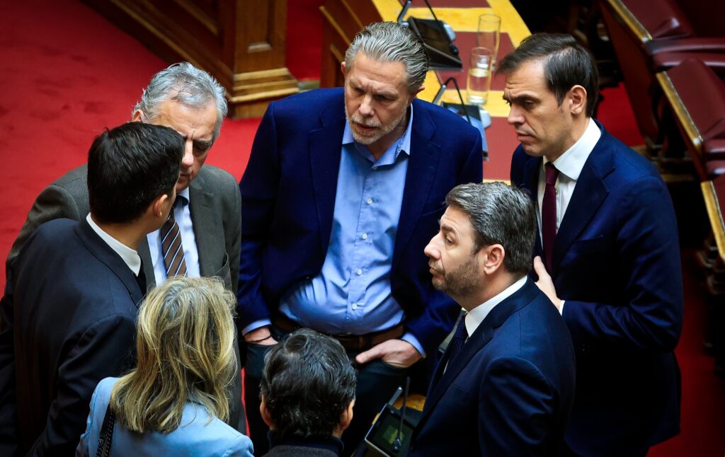 Τα στρατόπεδα στο ΠΑΣΟΚ: Πώς διαμορφώνονται οι νέες ισορροπίες ενόψει συνεδρίου
