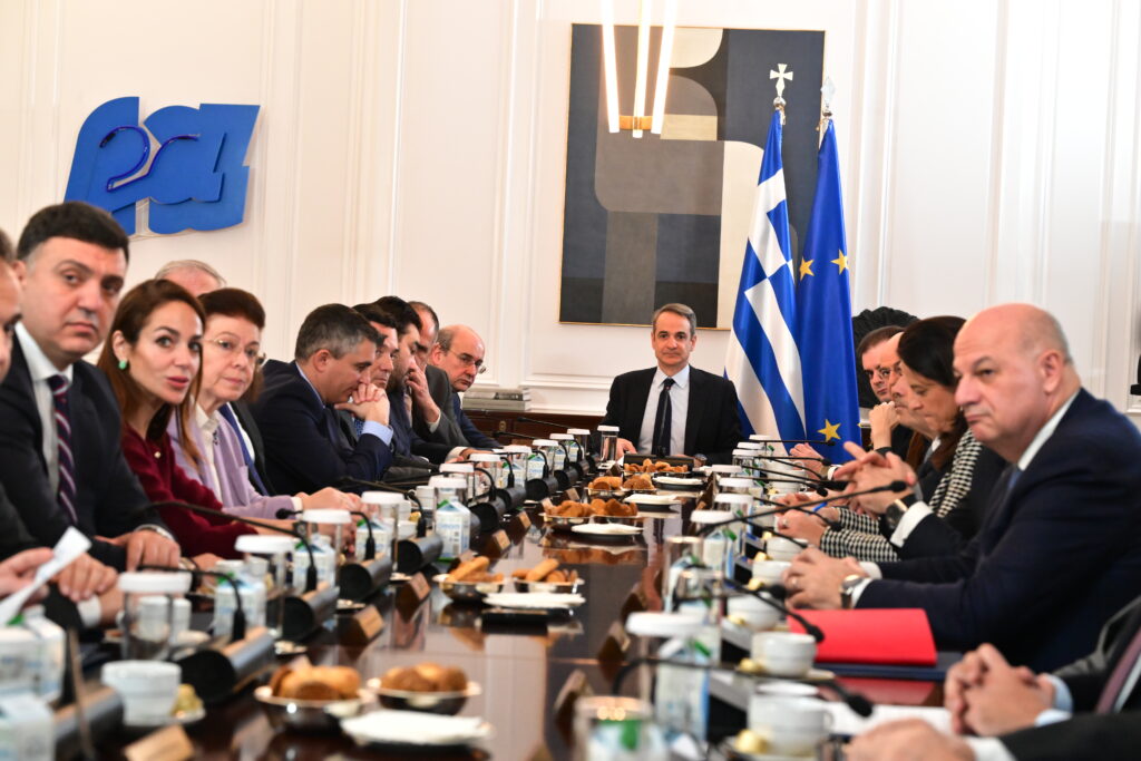 Άνω των 200 ευρώ: Πόσα δώρα δήλωσαν μέσα στο 2025 τα μέλη της κυβέρνησης