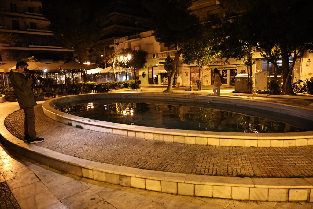 Συγκρατημένη αισιοδοξία για το μικρό κορίτσι που έπεσε στο σιντριβάνι
