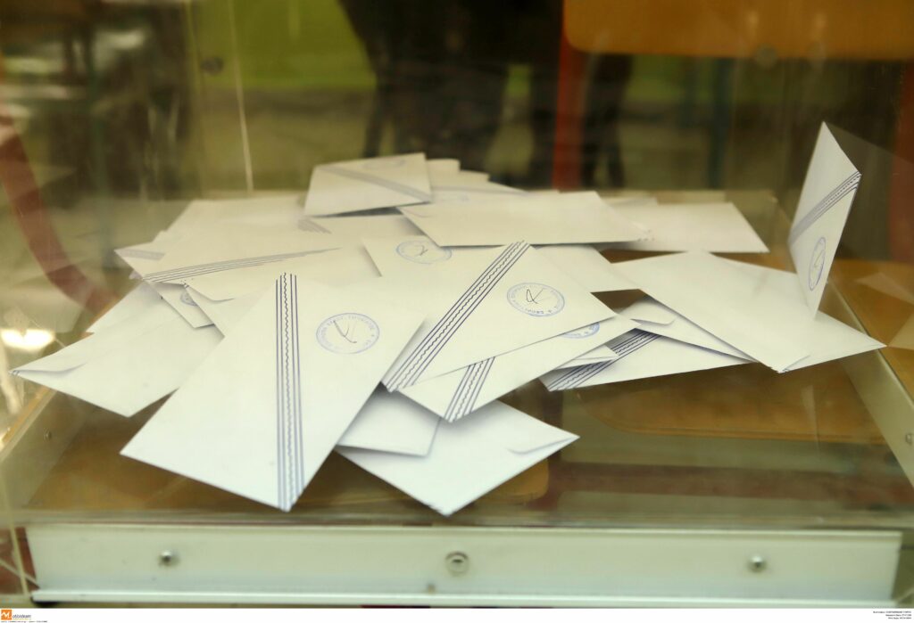 Με 16,7 μονάδες προηγείται η ΝΔ - Κατακρυμνίζεται η δημοφιλία της Μαρίας Καρυστιανού