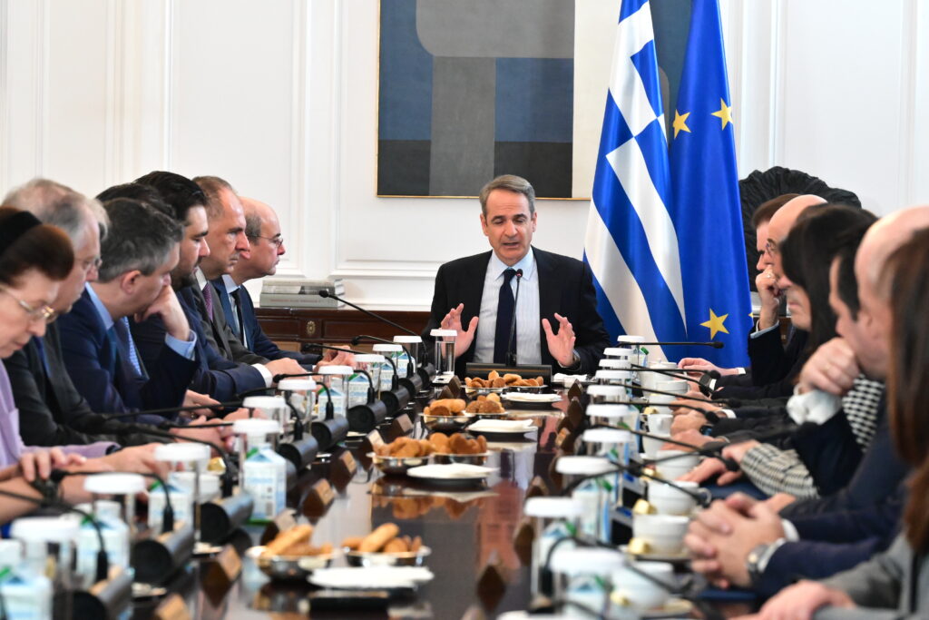Με οδηγό τη Γαλλία: Ανακοινώνει την απαγόρευση πρόσβασης στα social media για παιδιά έως 15 ετών η κυβέρνηση