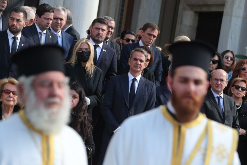 Συγκίνηση στη Μητρόπολη: Χειροκροτήματα για την Αρβελέρ - «Έγινε αυτό που ήθελε» ανέφερε ο Κυριάκος Μητσοτάκης