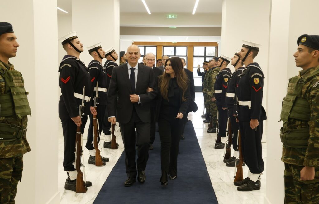 Από την εκπαίδευση έως το φαγητό: Όλες οι αλλαγές στη στρατιωτική θητεία που πέρασε ο Νίκος Δένδιας