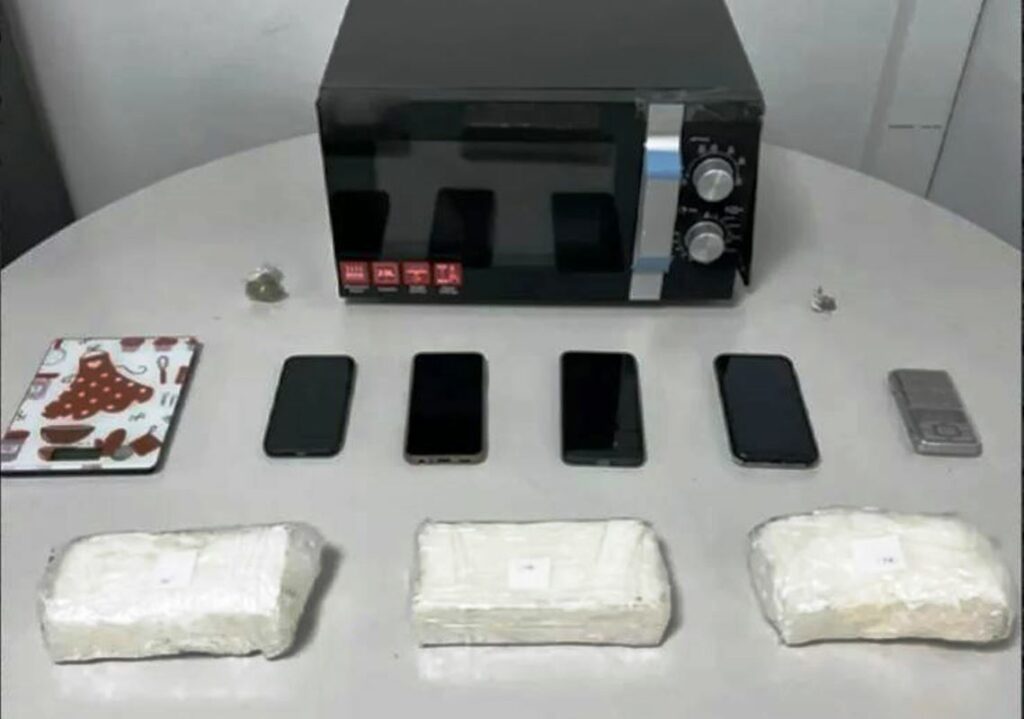 Θεσσαλονίκη: Είχαν κρύψει σε φούρνο μικροκυμάτων τρία κιλά κοκαΐνη - Τρεις συλλήψεις (Βίντεο)