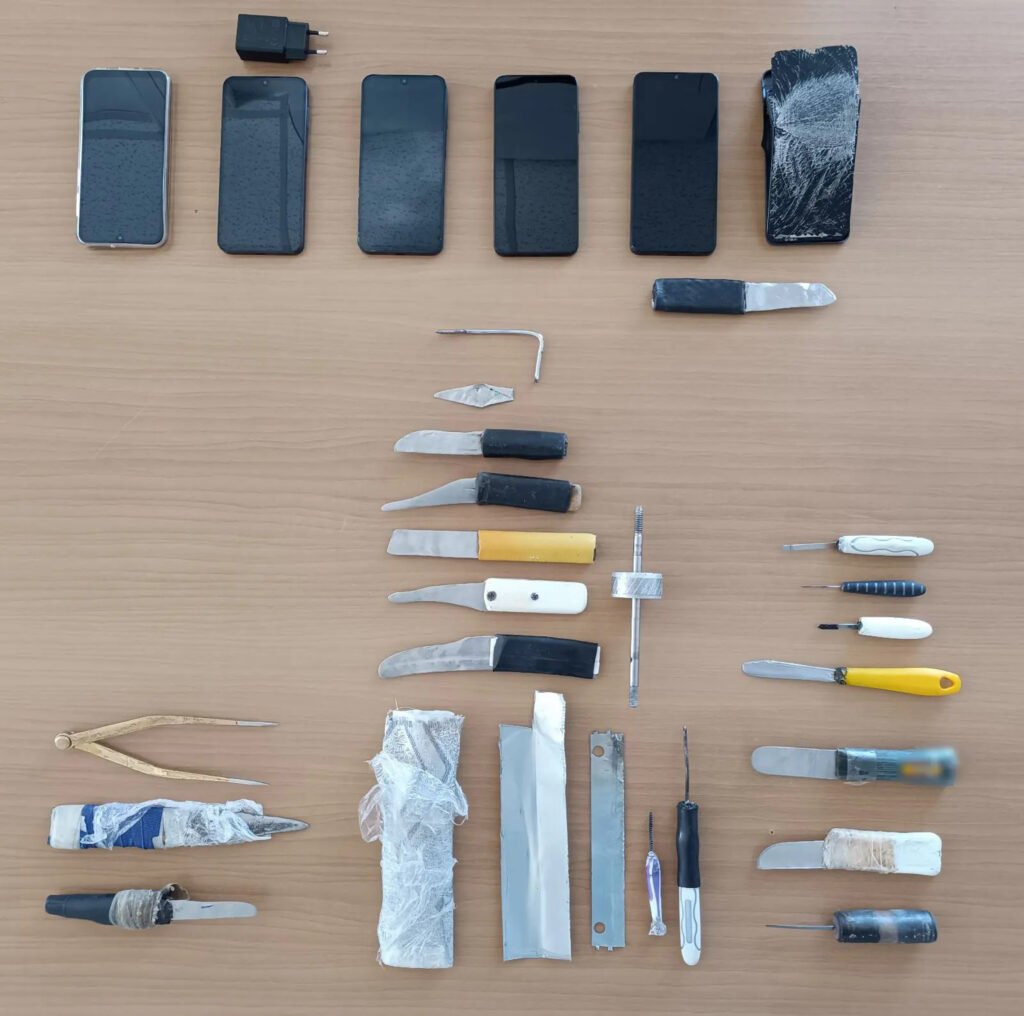 Έφοδος του ελληνικού FBI στις φυλακές Δομοκού: Δικογραφία σε βάρος 8 κρατουμένων για μαχαίρια και κινητά στα κελιά