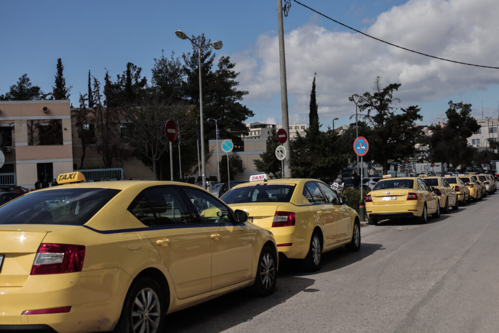 Διπλή ταρίφα, μέρα-μεσημέρι στο κέντρο της Αθήνας
