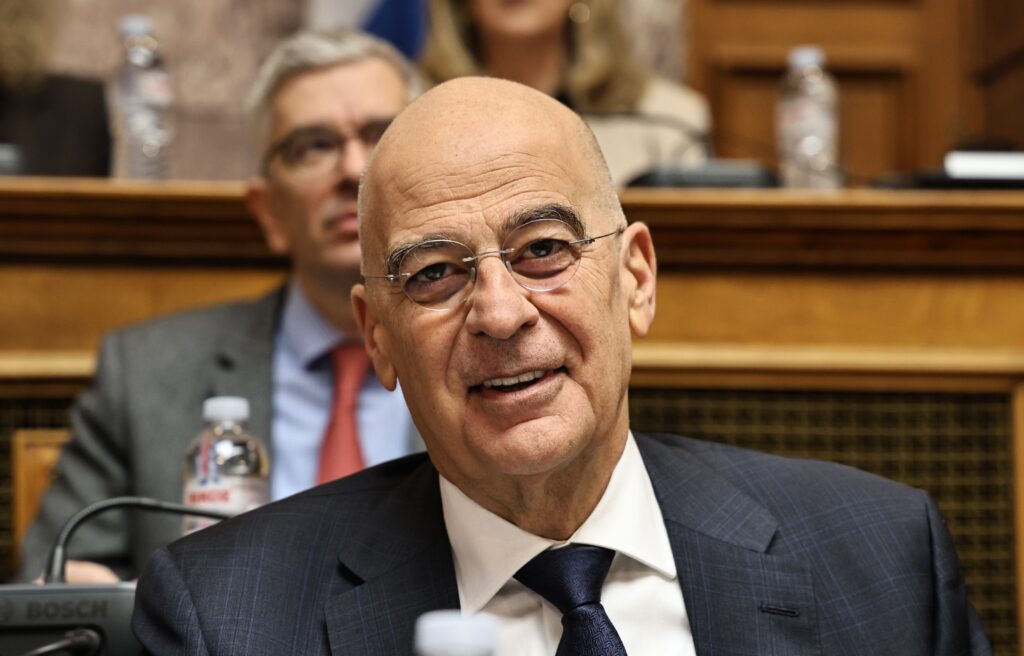 Ο Νίκος Δένδιας περιμένει το «2»