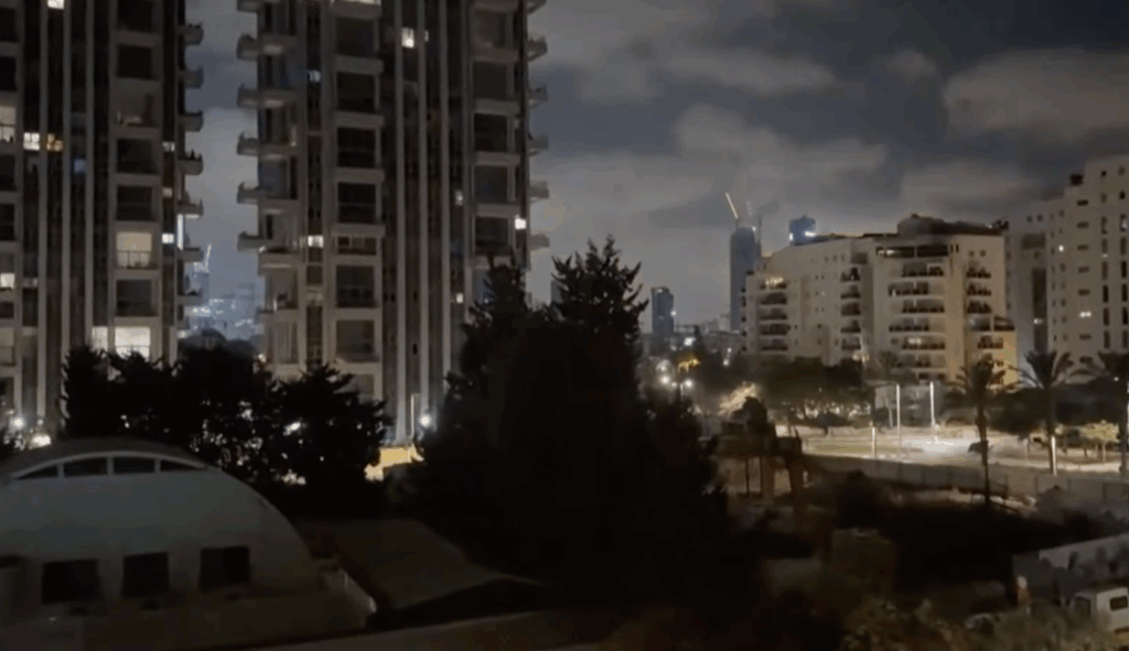 Εν αναμονή της απάντησης της Τεχεράνης: Κοινή επίθεση Ισραήλ - ΗΠΑ στο Ιράν