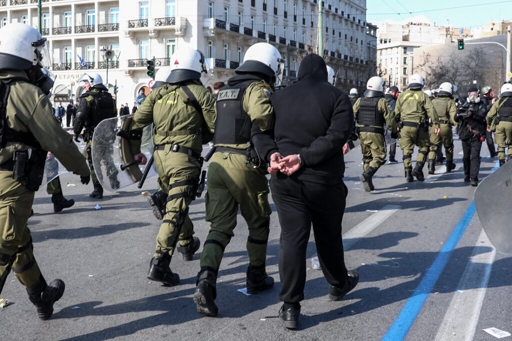 Σε 19 συλλήψεις και 200 προσαγωγές προχώρησε η ΕΛ.ΑΣ. στη συγκέντρωση για τα Τέμπη