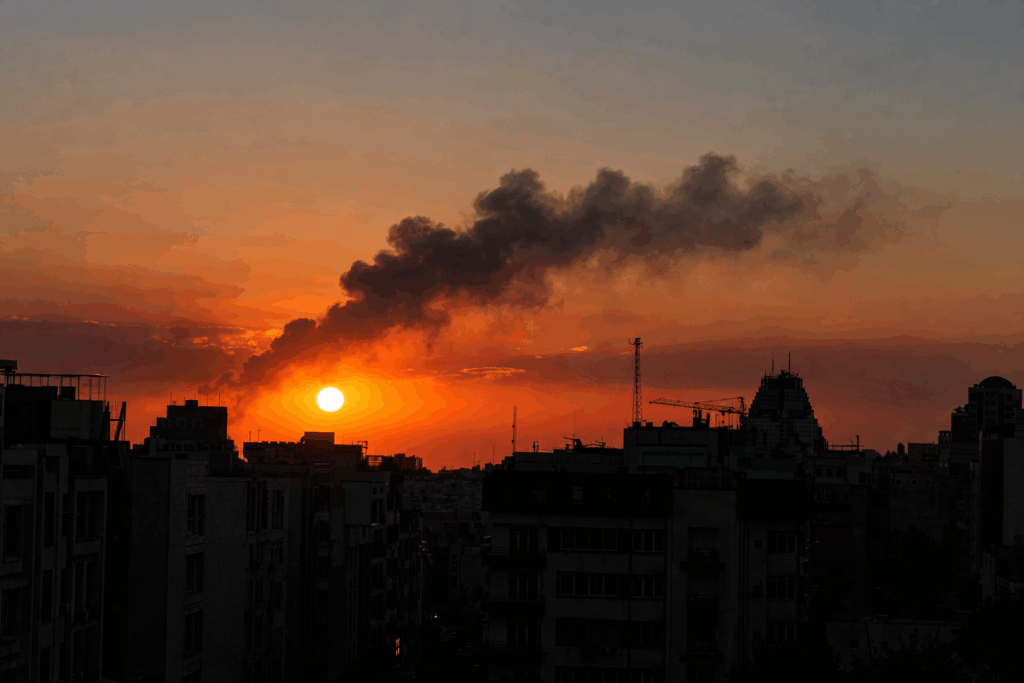 Μέση Ανατολή σε τροχιά γενικευμένης σύγκρουσης: Πυραυλικά χτυπήματα, βομβαρδισμοί και φόβοι για επέκταση του πολέμου