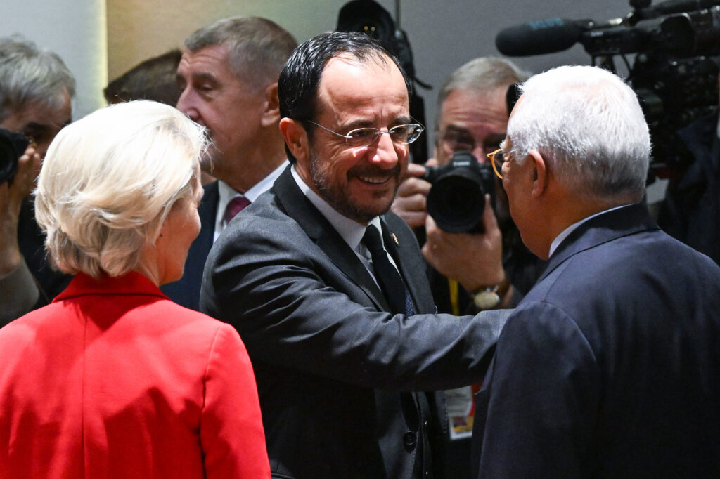 Το «ευχαριστώ» της Κύπρου, γραμμένο στα ιταλικά και στα ισπανικά