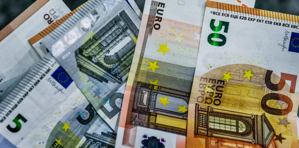 ΑΕΠ: Ισχυρή ανάπτυξη 2,1% το 2025 – Άλμα 9% στις επενδύσεις και σημαντική αύξηση των μισθών