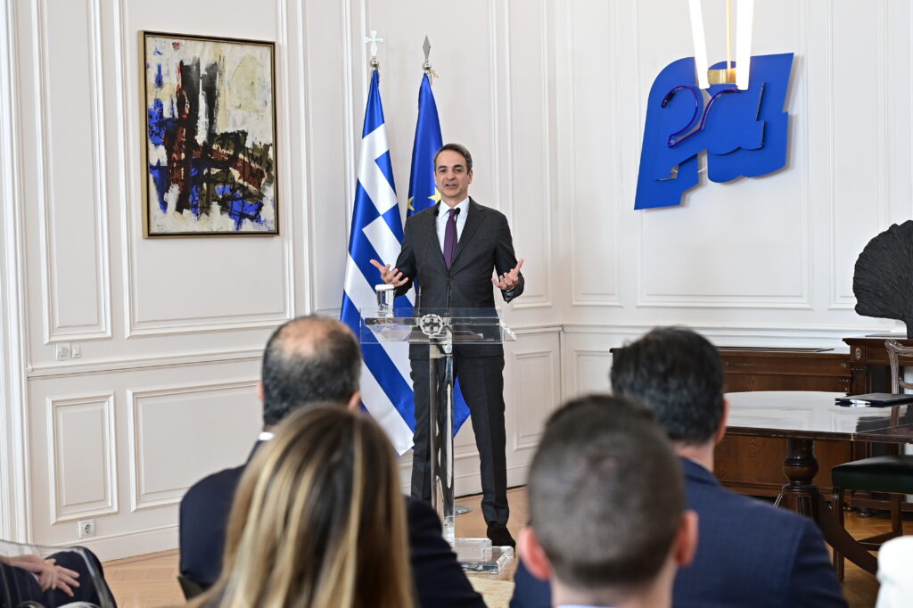 Κυριάκος  Μητσοτάκη: «Από τις επόμενες εθνικές εκλογές, οι Έλληνες του εξωτερικού θα ψηφίζουν με επιστολική ψήφο, από εκεί που ζουν»