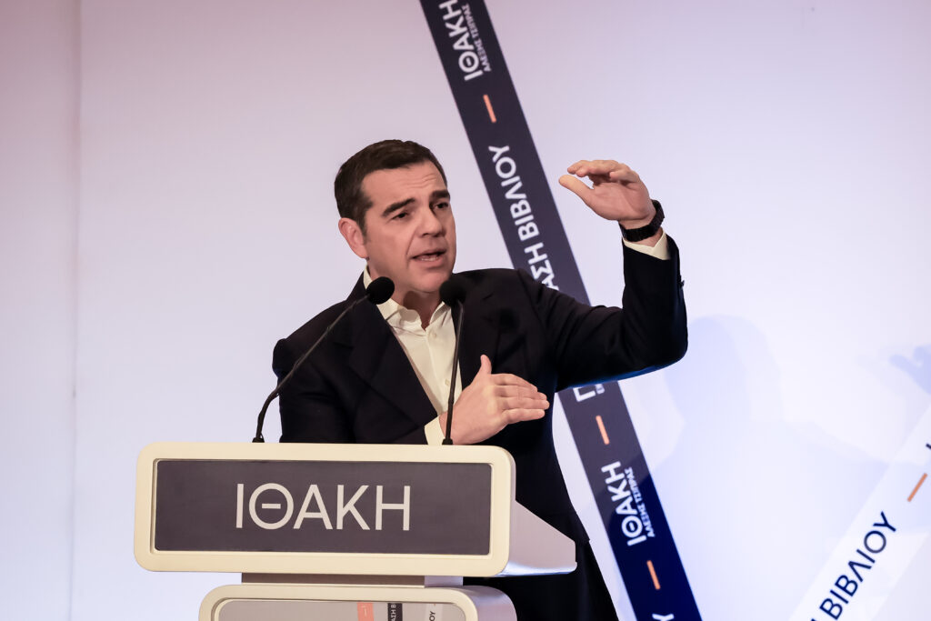 «Off the record»: Η πρώτη αυτοοργάνωση με υπογραφή Τσίπρα και το κατενάτσιο της κυβέρνησης για τις υποκλοπές