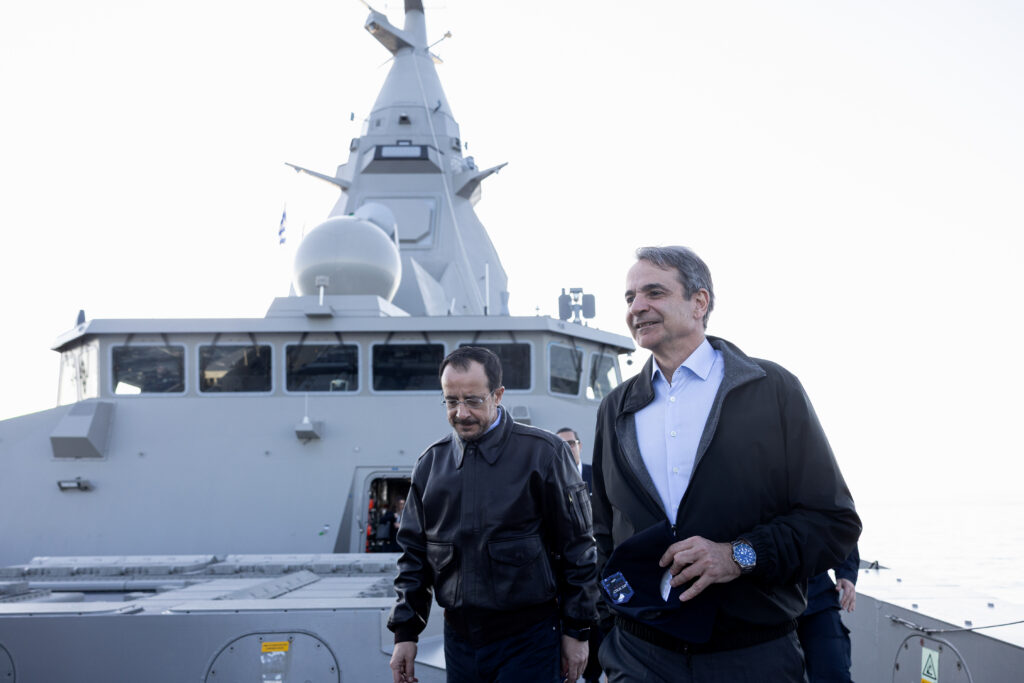 Επίσκεψη Μητσοτάκη – Χριστοδουλίδη στη φρεγάτα «Κίμων»