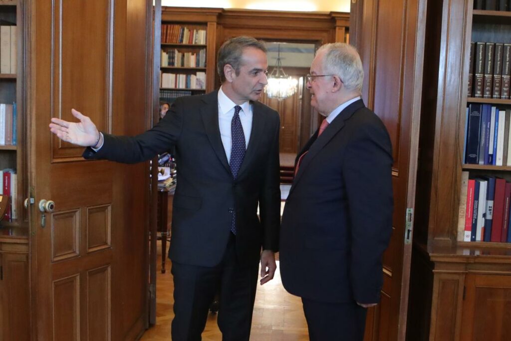 Πλαφόν σε καύσιμα και σούπερ μάρκετ: Η κίνηση της κυβέρνησης για να φρενάρει την αισχροκέρδεια