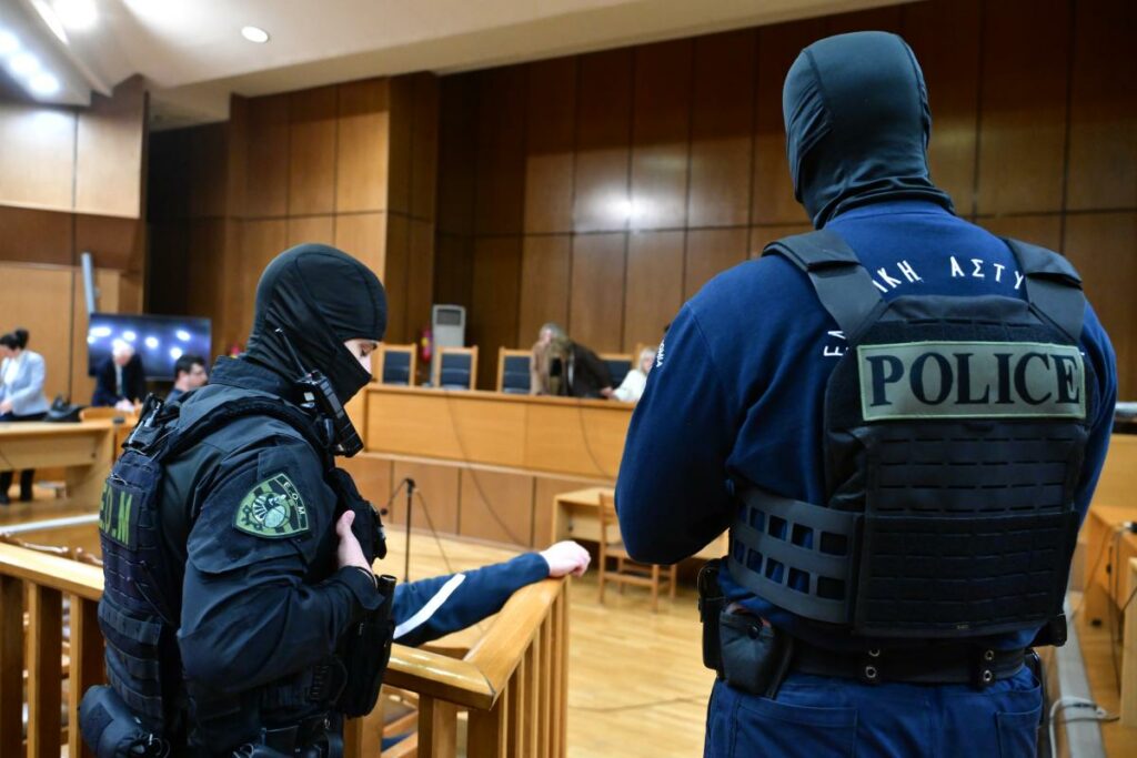 Τελεσίδικη απόφαση για τη Χρυσή Αυγή: 13 χρόνια στο διευθυντήριο, ισόβια στον Ρουπακιά