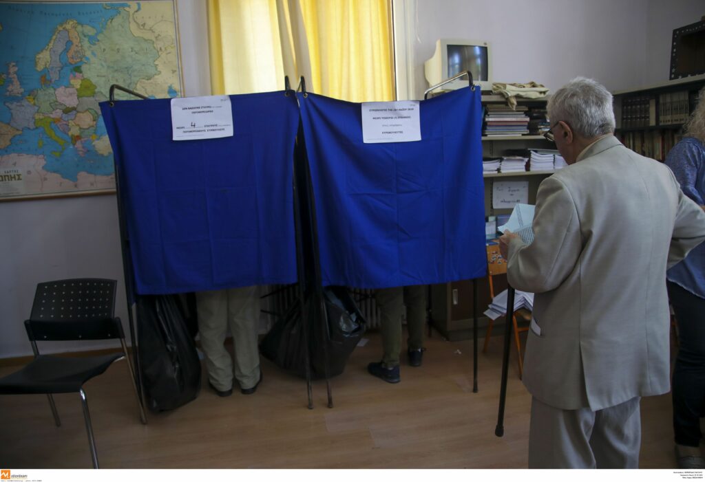 Δημοσκόπηση Pulse: Συνεχίζει να ανεβαίνει η ΝΔ - Τι ανησυχεί τους ψηφοφόρους
