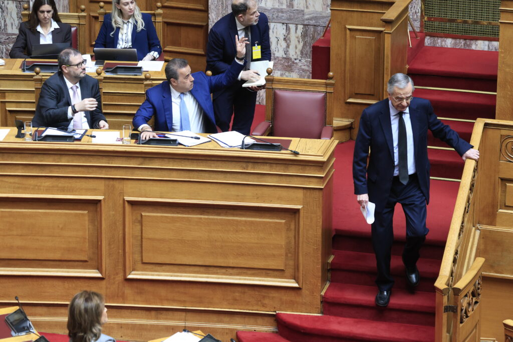 «Off the record»: Χειροκροτεί τον Σαμαρά, παραμένει στον Κασσελάκη