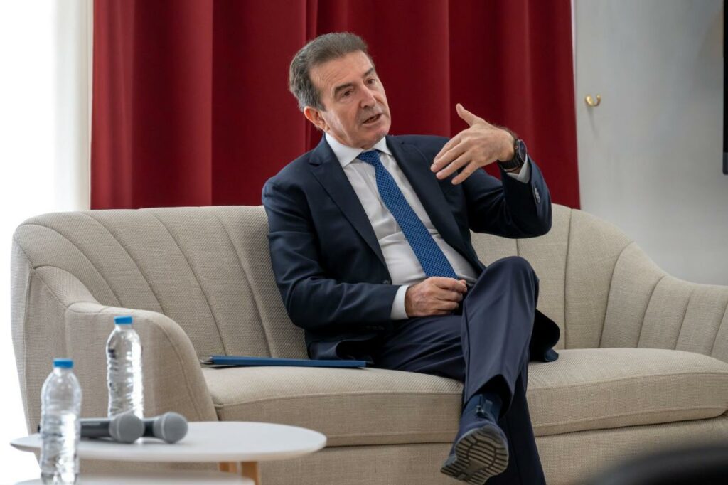 Χρυσοχοΐδης: Νέο Σχέδιο με 150 Αστυνομικούς για Κυκλοφοριακό και Έξυπνες Κάμερες