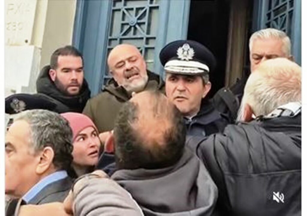 Σοκ με τα κόκκινα δάνεια: Στα 80 δισ. ευρώ το βουνό που πνίγει την αγορά