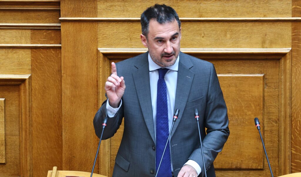 «Off the record»: Πυκνώνουν οι φήμες για παραίτηση Χαρίτση, ανοίγει το βήμα του ο Χριστοδουλάκης