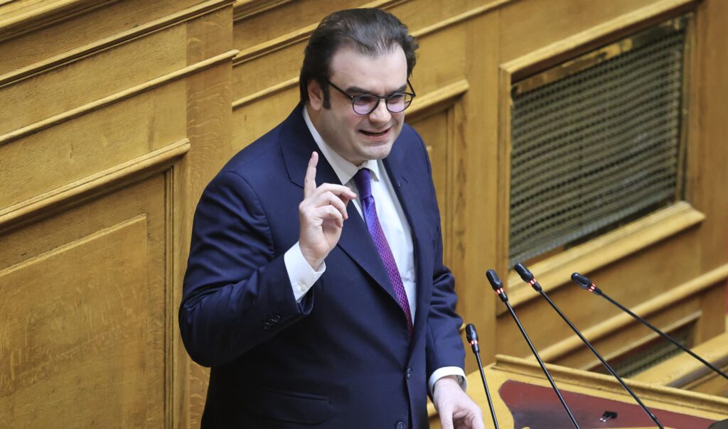 Το βαρύ χαρτί της κυβέρνησης: Η προϋπόθεση για να μειωθεί ο Ειδικός Φόρος Κατανάλωσης στα καύσιμα
