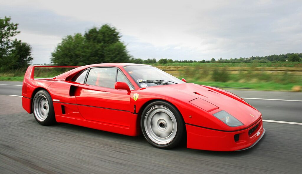 Δισεκατομμυριούχος, ξέχασε σε parking μια Ferrari F40, για 10 χρόνια!