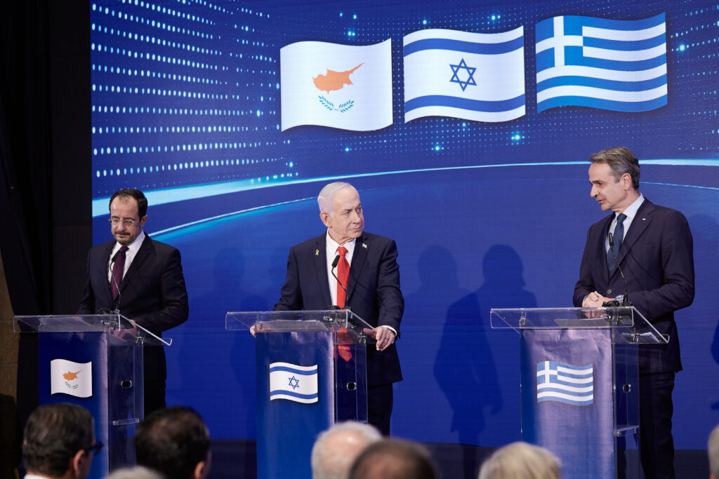 Παιχνίδι με τη φωτιά: Η στρατηγική συμμαχία Ελλάδας με ΗΠΑ - Ισραήλ βάζει τη χώρα μας στην εξίσωση του πολέμου;