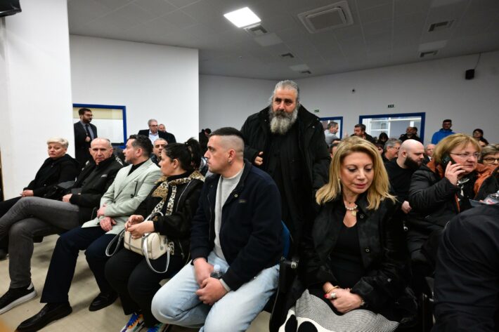 Τέμπη, 3 χρόνια μετά: Η ώρα της δικαιοσύνης για τα 57 θύματα – Ξεκινά η ιστορική δίκη στο Γαιόπολις