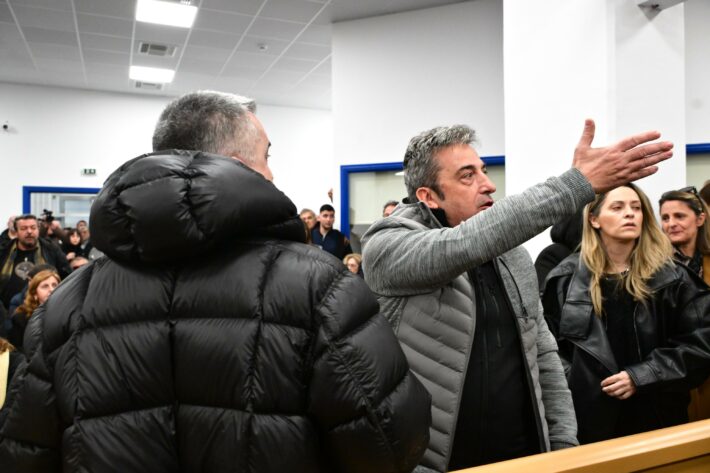 Τέμπη, 3 χρόνια μετά: Η ώρα της δικαιοσύνης για τα 57 θύματα – Ξεκινά η ιστορική δίκη στο Γαιόπολις