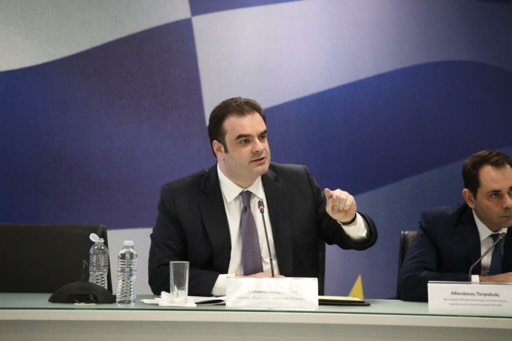 Παραδείγματα με τα μέτρα στήριξης: Τι θα ισχύει για επιδότηση στο diesel, fuel pass, εκπτώσεις στα ακτοπλοϊκά