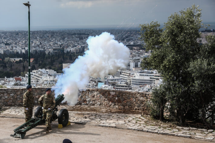 Μεγαλειώδης η στρατιωτική παρέλαση στην Αθήνα για την 25η Μαρτίου: Δύναμη ειρήνης η Ελλάδα (pics-vid)
