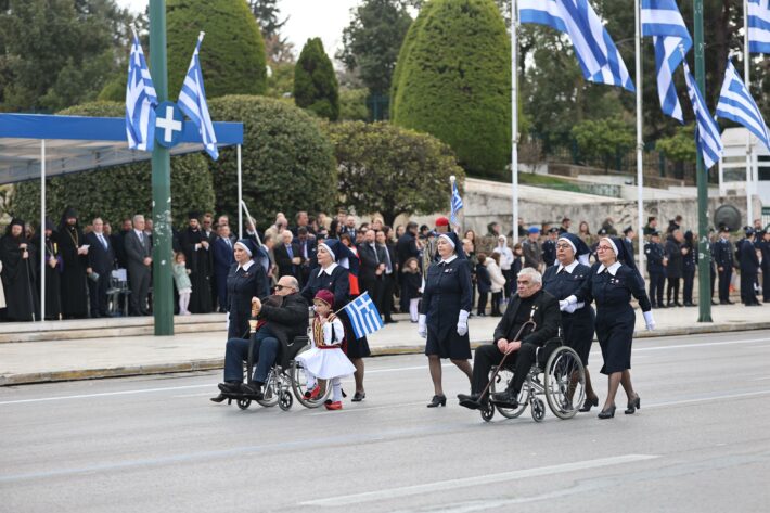 Μεγαλειώδης η στρατιωτική παρέλαση στην Αθήνα για την 25η Μαρτίου: Δύναμη ειρήνης η Ελλάδα (pics-vid)