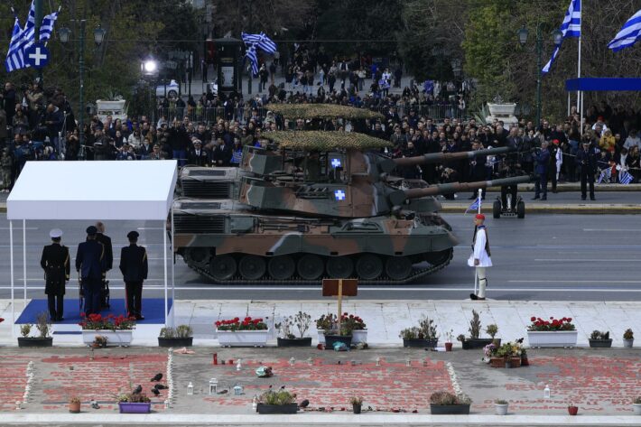 Μεγαλειώδης η στρατιωτική παρέλαση στην Αθήνα για την 25η Μαρτίου: Δύναμη ειρήνης η Ελλάδα (pics-vid)
