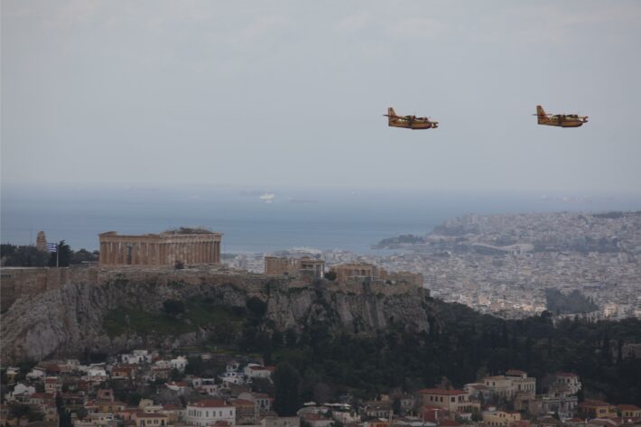 Μεγαλειώδης η στρατιωτική παρέλαση στην Αθήνα για την 25η Μαρτίου: Δύναμη ειρήνης η Ελλάδα (pics-vid)