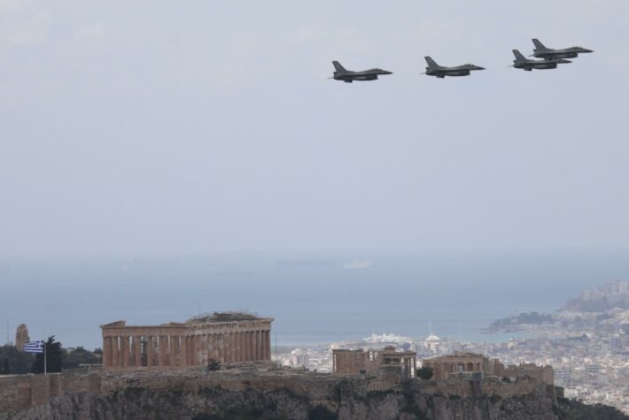 Μεγαλειώδης η στρατιωτική παρέλαση στην Αθήνα για την 25η Μαρτίου: Δύναμη ειρήνης η Ελλάδα (pics-vid)