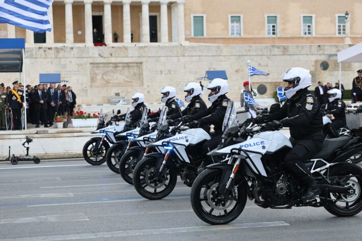 Μεγαλειώδης η στρατιωτική παρέλαση στην Αθήνα για την 25η Μαρτίου: Δύναμη ειρήνης η Ελλάδα (pics-vid)