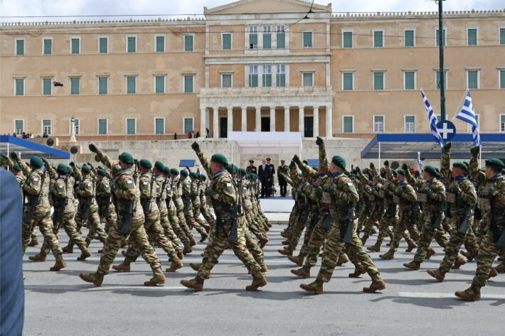 Μεγαλειώδης η στρατιωτική παρέλαση στην Αθήνα για την 25η Μαρτίου: Δύναμη ειρήνης η Ελλάδα (pics-vid)